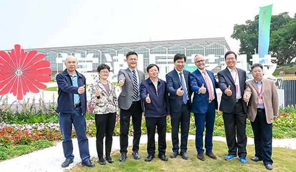 Tangchao agrees cooperation with the "Crop Research Institute of Fujian Academy of Agricultural Science". Ruiqi Zhan, CEO of Ican Seed (3rd from left) and Dr. Matthias Redlefsen, Managing Director of Benary (3rd fom right) Cooperation